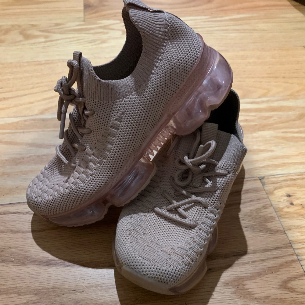 Kids pink sneakers